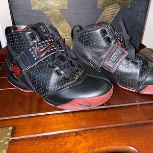 Nike Zoom Lebron V Size 13